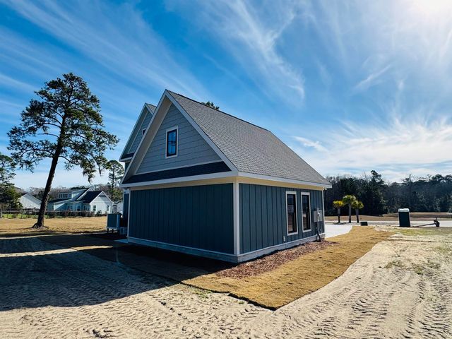 825 Commanders Island Dr., Georgetown, SC 29440