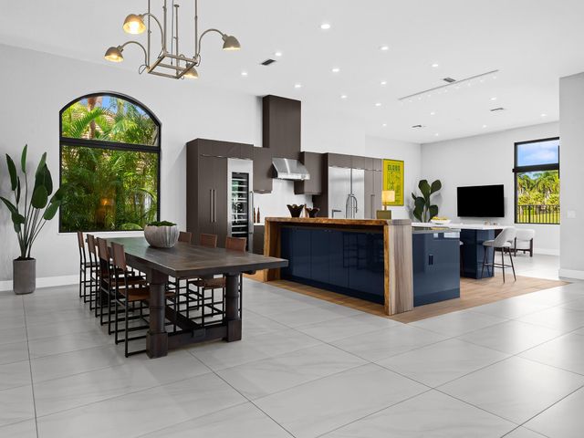 2583 Mayfair Ln, Weston, FL 33327