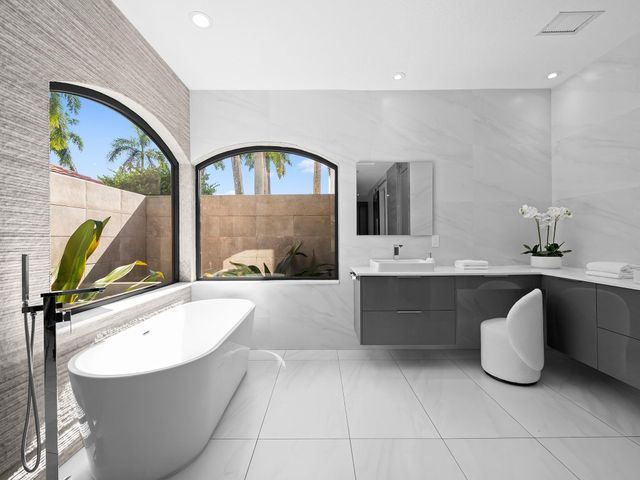 2583 Mayfair Ln, Weston, FL 33327