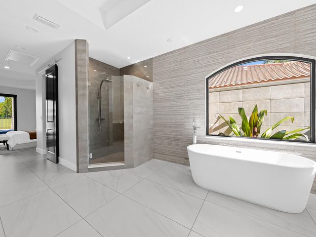 2583 Mayfair Ln, Weston, FL 33327