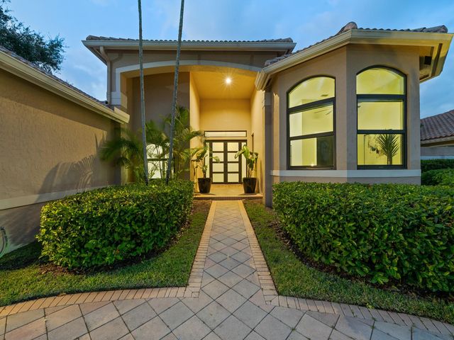 2583 Mayfair Ln, Weston, FL 33327