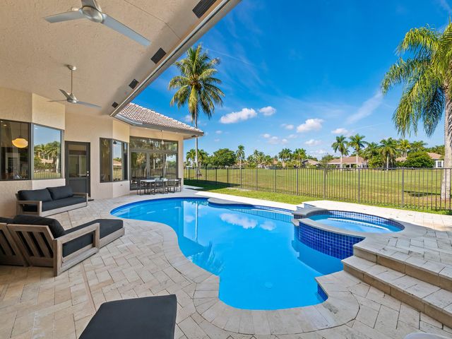 2583 Mayfair Ln, Weston, FL 33327