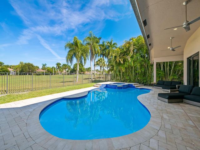 2583 Mayfair Ln, Weston, FL 33327