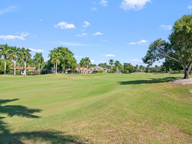 2583 Mayfair Ln, Weston, FL 33327