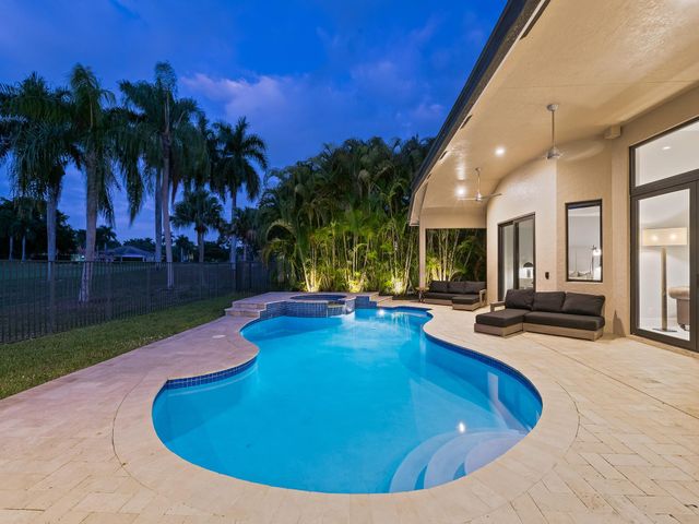 2583 Mayfair Ln, Weston, FL 33327