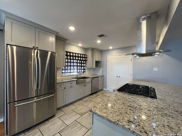 2331 W Magnolia Ave, San Antonio, TX 78201