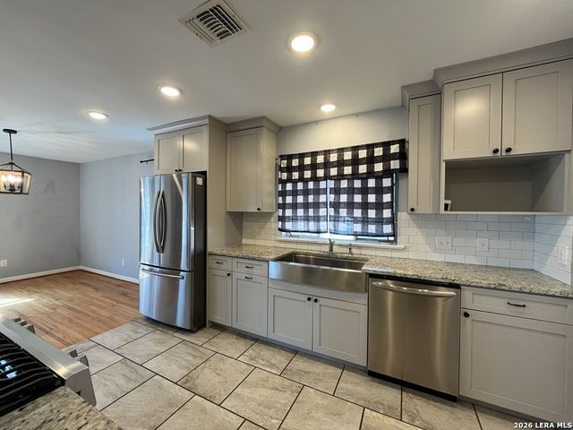 2331 W Magnolia Ave, San Antonio, TX 78201