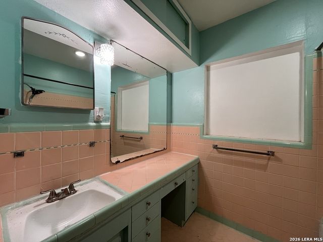 2331 W Magnolia Ave, San Antonio, TX 78201