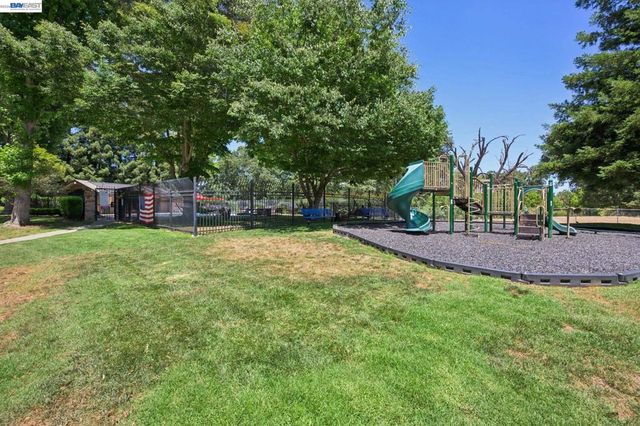 2122 Arroyo Ct 2, Pleasanton, CA 94588