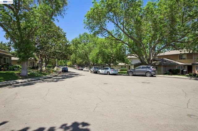 2122 Arroyo Ct 2, Pleasanton, CA 94588