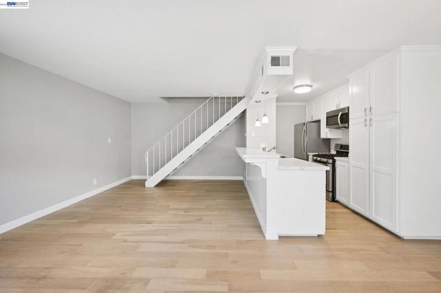 2122 Arroyo Ct 2, Pleasanton, CA 94588