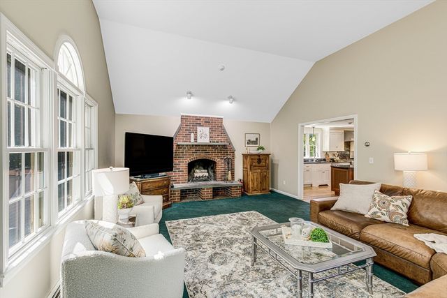 5 Locust Grove, Merrimac, MA 01860