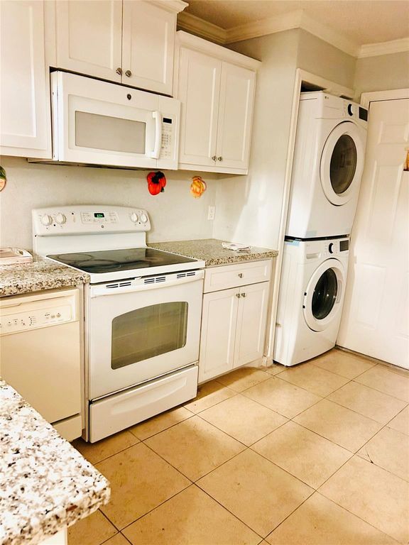 11643 Chimney Rock Road B, Houston, TX 77035