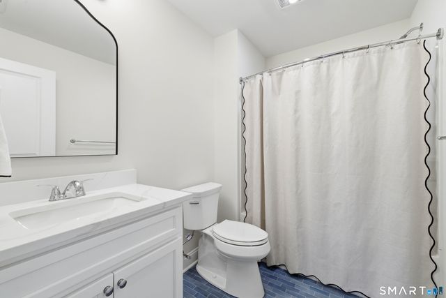 2125 Long Hill Road, Guilford, CT 06437