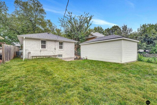 3645 S 17th Street, Lincoln, NE 68502