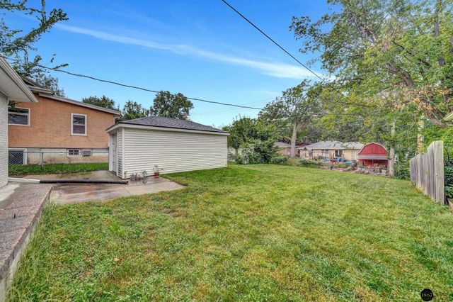 3645 S 17th Street, Lincoln, NE 68502