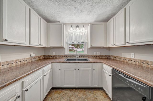 3645 S 17th Street, Lincoln, NE 68502