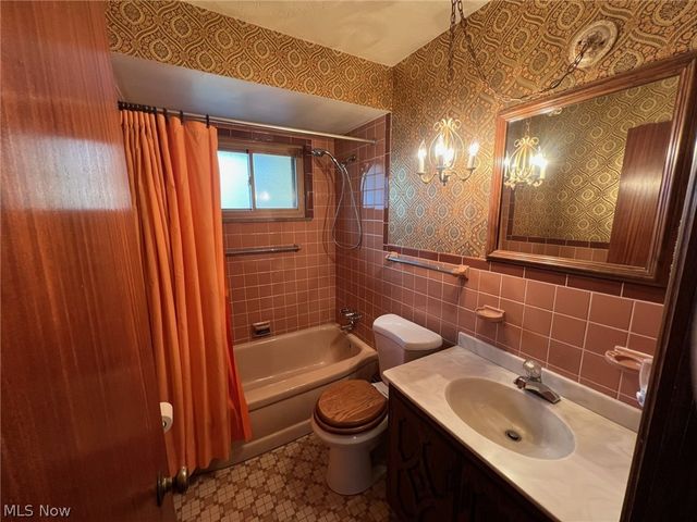 6402 Dora Boulevard, Independence, OH 44131