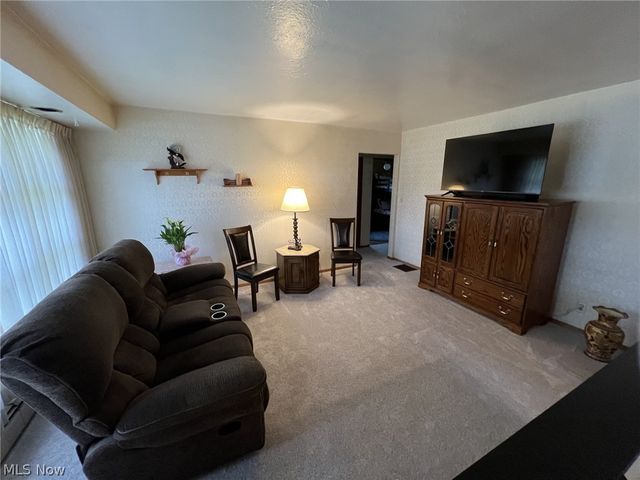6402 Dora Boulevard, Independence, OH 44131