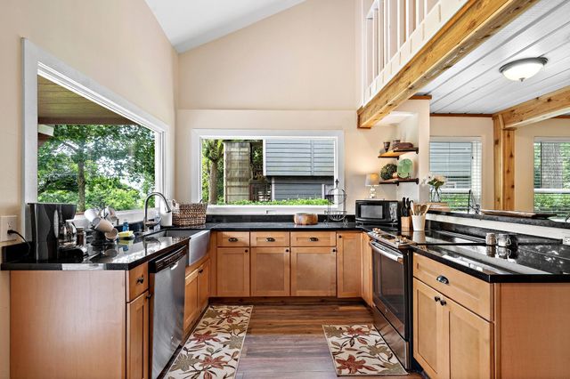 401 Lazy River Lane, Mont Belvieu, TX 77523