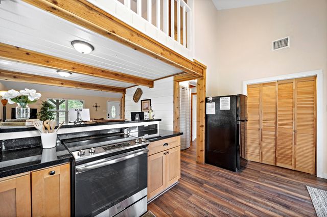 401 Lazy River Lane, Mont Belvieu, TX 77523