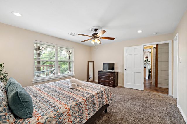 401 Lazy River Lane, Mont Belvieu, TX 77523