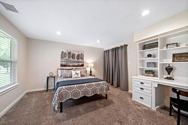 401 Lazy River Lane, Mont Belvieu, TX 77523