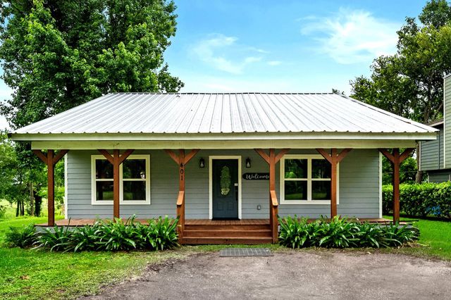 401 Lazy River Lane, Mont Belvieu, TX 77523