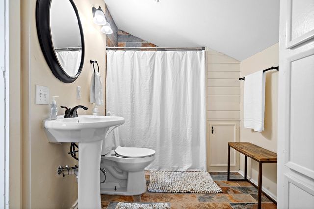 401 Lazy River Lane, Mont Belvieu, TX 77523