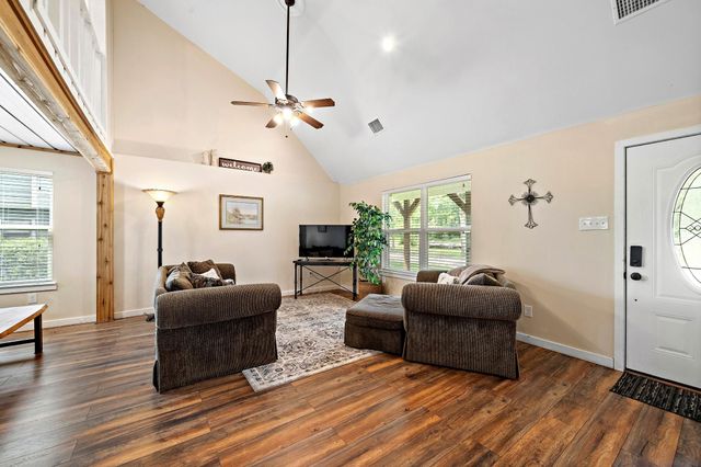 401 Lazy River Lane, Mont Belvieu, TX 77523