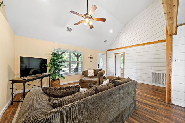 401 Lazy River Lane, Mont Belvieu, TX 77523