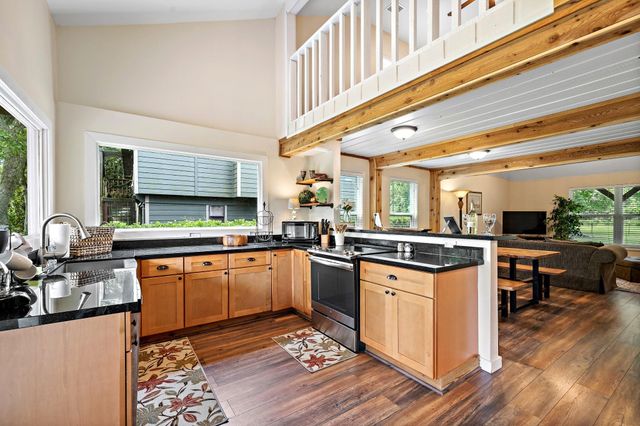 401 Lazy River Lane, Mont Belvieu, TX 77523