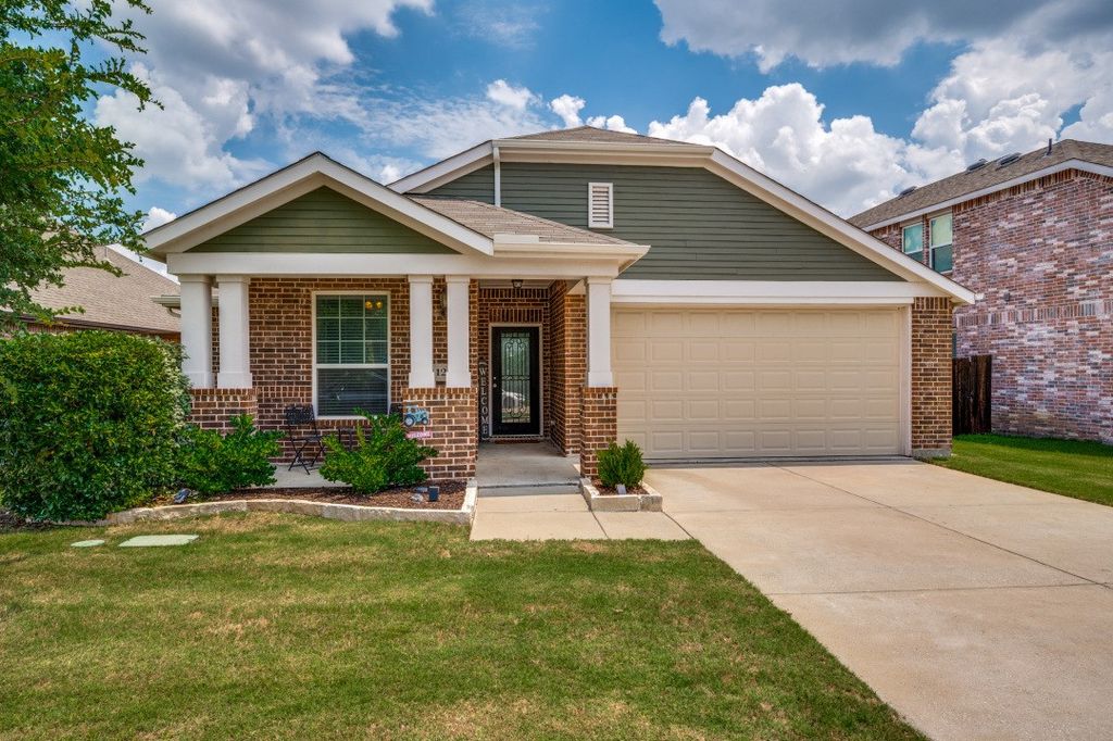 1217 Roadrunner Drive, Little Elm, TX 75068