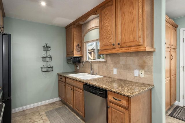 5443 E Saginaw Way, Fresno, CA 93727