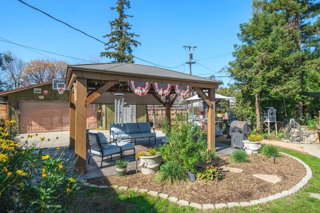 5443 E Saginaw Way, Fresno, CA 93727