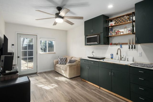 5443 E Saginaw Way, Fresno, CA 93727