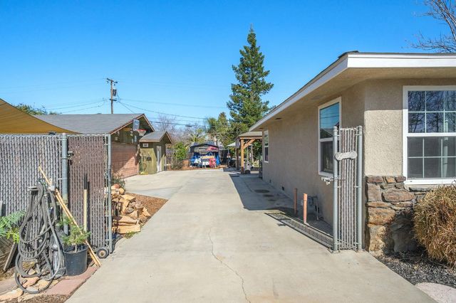 5443 E Saginaw Way, Fresno, CA 93727