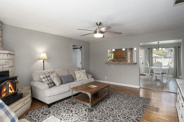 5443 E Saginaw Way, Fresno, CA 93727