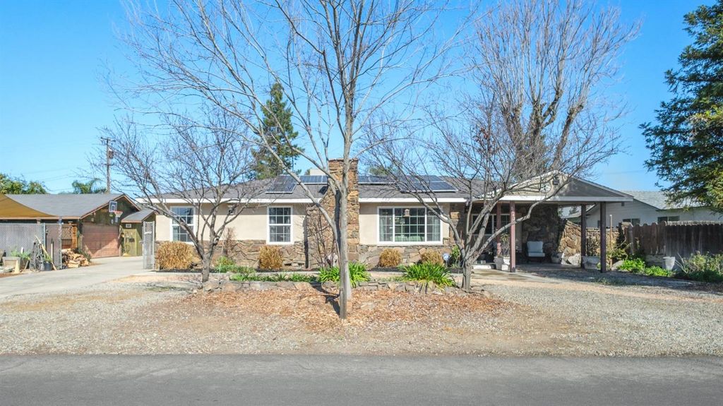 5443 E Saginaw Way, Fresno, CA 93727