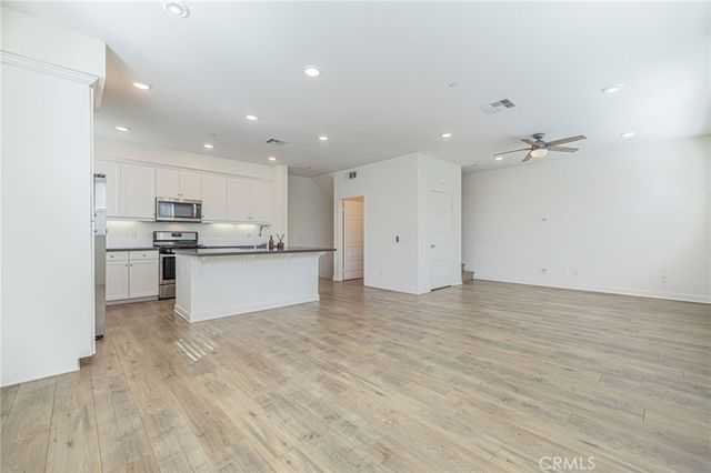 12800 N Watt Lane D, Sylmar, CA 91342