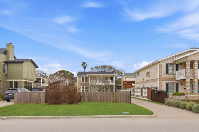 5120 Avenue U, Galveston, TX 77551