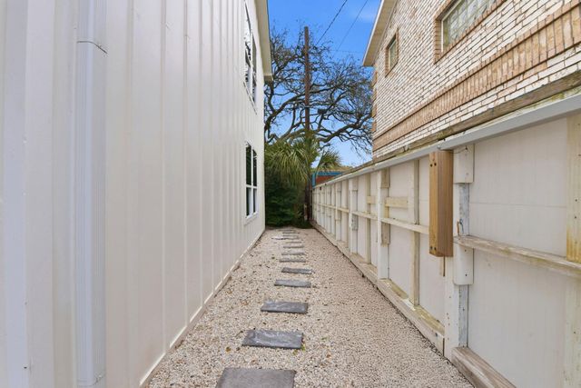 5120 Avenue U, Galveston, TX 77551