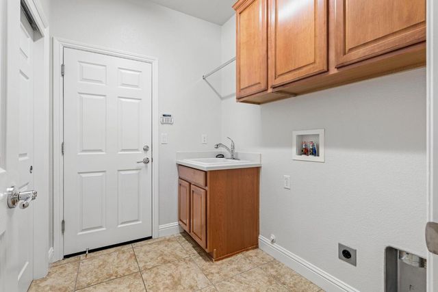 2314 Shadow Berry Dr, Manteca, CA 95336