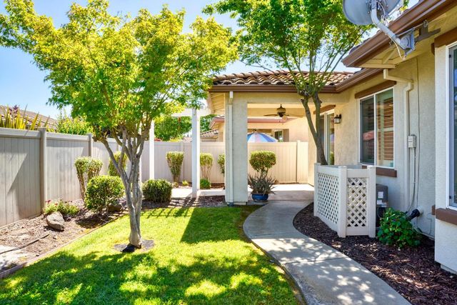 2314 Shadow Berry Dr, Manteca, CA 95336