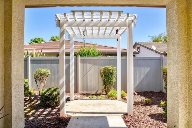 2314 Shadow Berry Dr, Manteca, CA 95336
