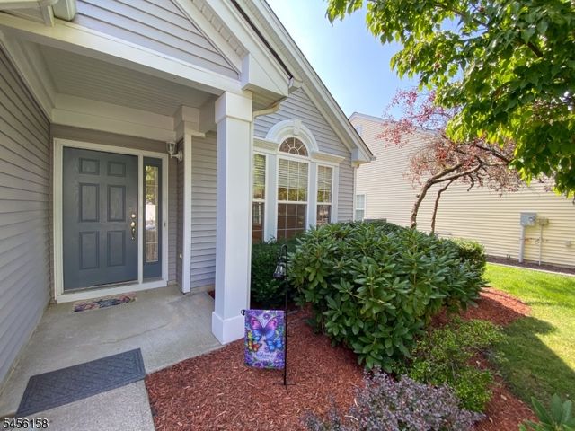 112 Kensington Cir, White Twp., NJ 07823