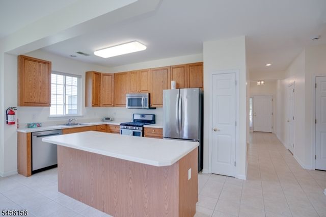 112 Kensington Cir, White Twp., NJ 07823