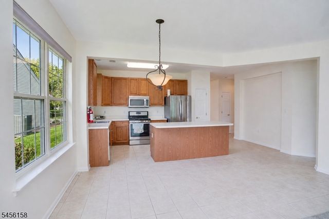 112 Kensington Cir, White Twp., NJ 07823