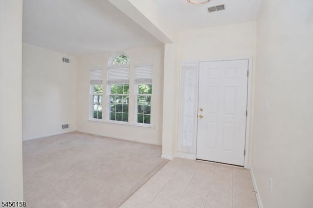 112 Kensington Cir, White Twp., NJ 07823