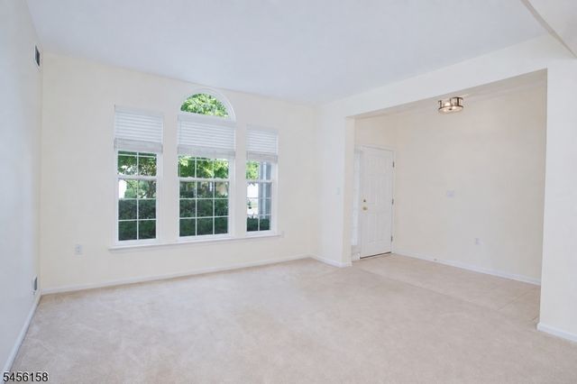 112 Kensington Cir, White Twp., NJ 07823
